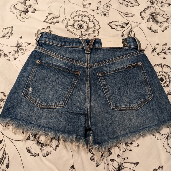 7 for all Mankind Monroe Cutoff Shorts, Size 23 - Picture 7 of 8